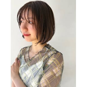 内巻き前下がりボブ