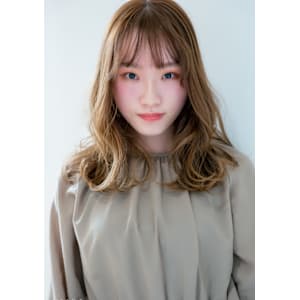 抜け感グレージュカラー