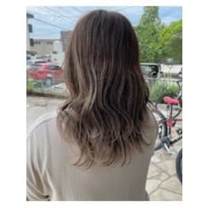 サンドベージュ