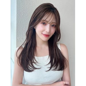 大人かわいいくびれヘアセミロング × ミルクティーベージュ