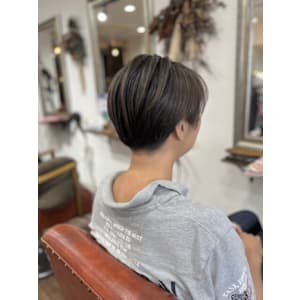 ばっさりイメチェン刈り上げショートヘア