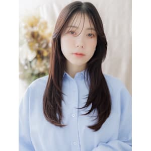 顔回りレイヤーカット小顔ストレートロング　くすみベージュ