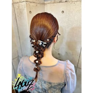 【ヘアセット】　綺麗めシルエットの面と編み下ろしホウキヘア