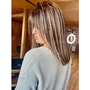 似合わせ白髪ぼかしインナーカラーに特化した髪質改善サロン 