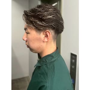 ハイライト シルバーグレージュ ツーブロック 韓国風パーマ