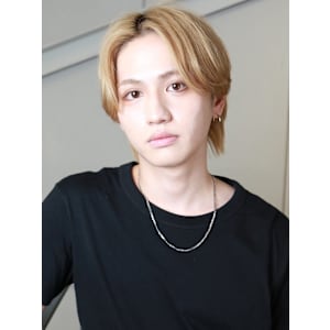 抜きっぱなしブロンド マッシュウルフ センターパート 韓国