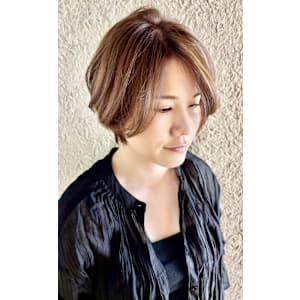 襟足スッキリ前下がりボブ/ハイライトベージュ