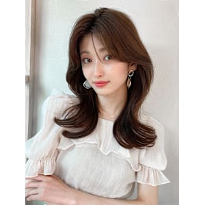 大人かわいいくびれヘアセミロング × ミルクティーベージュ