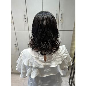 20代30代朝楽ミディアムニュアンスパーマ×渡辺りん