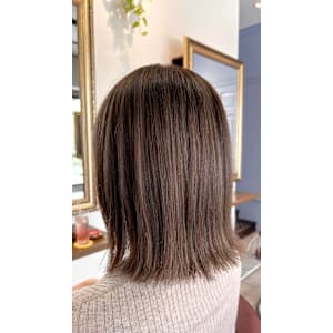 切りっぱなしボブ×ハイライトベージュ