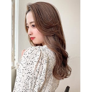 30代小顔に見えるくびれヘアレイヤー × オリーブグレージュ