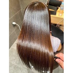 広がり、うねりでお悩みなら髪質改善トリートメント