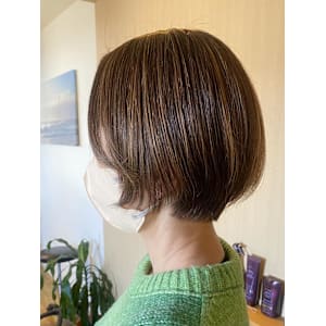 綺麗な横顔☆白髪を活かすハイライト