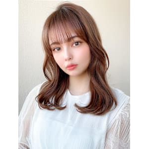 2wayバングでイメチェン！顔まわりレイヤーくびれヘアが人気