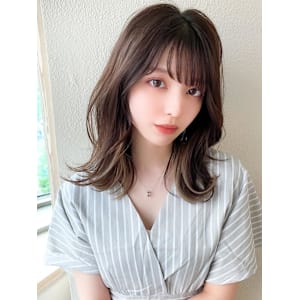 2wayバングでイメチェン！顔まわりレイヤーくびれヘアが人気