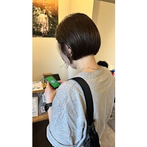 ミニボブ×オリーブグレージュ