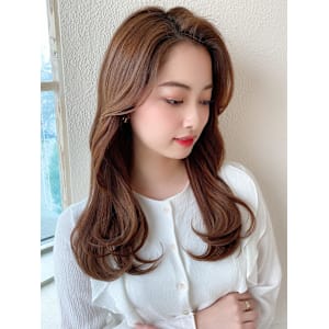 大人かわいいくびれヘアセミロング × ミルクティーベージュ