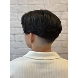 センターパート×スキンフェード【新宿/バーバー/理容室】