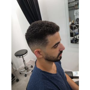 ミドルスキンフェードアイロンパーマバーバー/渋谷