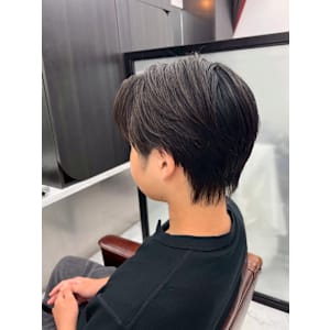 センターパート　ミニウルフ　黒髪　10代　20代