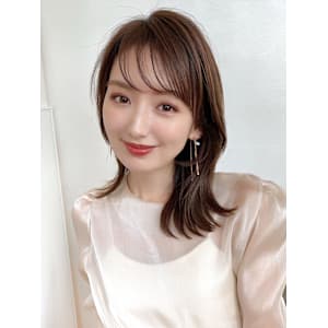 2wayバングでイメチェン顔まわりレイヤーのくびれヘアが人気