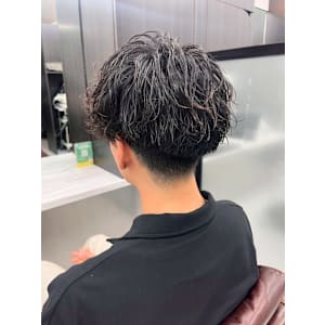 刈り上げ　マッシュ×波巻き　黒髪　10代　20代　30代