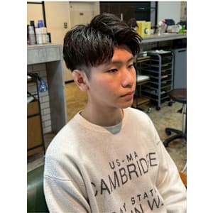 アップバングショート　束感　ツーブロック　刈り上げ　