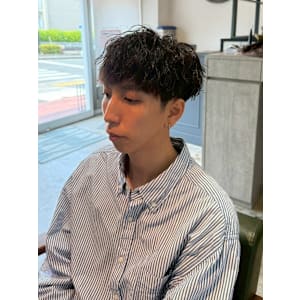 ツイストスパイラル　ツーブロック　刈り上げ　ショートマッシュ