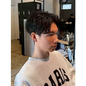 センターパート　無造作　くせ毛　ツーブロック　刈り上げ　