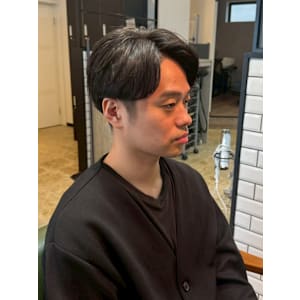 毛流れセンターパート　ニュアンスパーマ　ツーブロック　