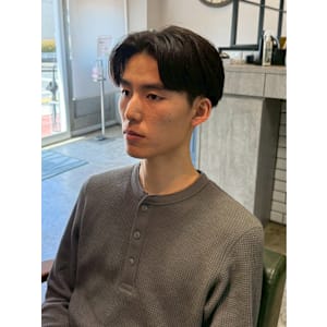 センターパート　韓国ヘア　ショートセンターパート　ツーブロ