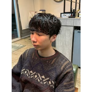 シャドウパーマ　無造作　くせ毛　刈り上げマッシュ