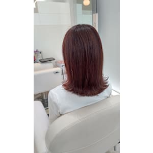 切りっぱなし外ハネミディアムボブ