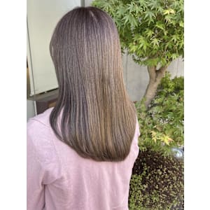 透明感引き立つグレージュカラー - EMU international 春日部本店【エムインターナショナル】掲載中