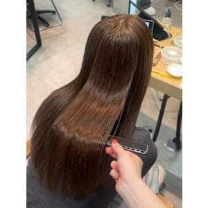 明るいカラー履歴にも縮毛矯正