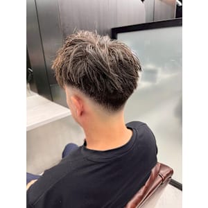 短髪 ツーブロック スキンフェード