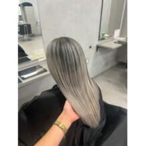 夏にオススメハイトーンカラー