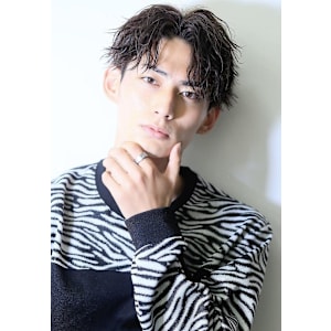 ツイスパ　センターパート　スパイラル　刈り上げ