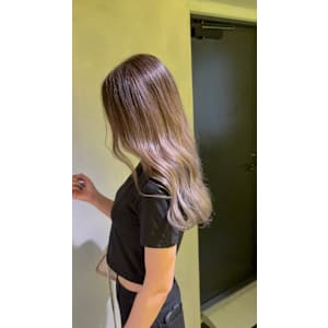 外国人風グレージュバレイヤージュ