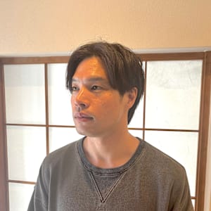 センターパートスタイル