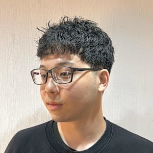 清潔感もオシャレ感も手に入る！ナチュラルフェード×ゆるパーマ