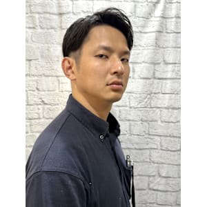 ツーブロック×ナチュラルパートスタイル