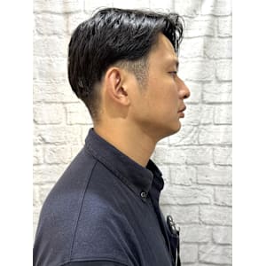 ツーブロック×ナチュラルパートスタイル