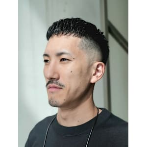 フェード　理容室　バーバー　クロップ　刈り上げ　短髪　パーマ