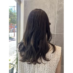 オリーブグレージュ