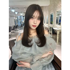 大人可愛い顔まわりレイヤースタイルでトレンドヘアに