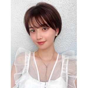 30代40代に人気の大人かわいい前髪ありのくびれショート