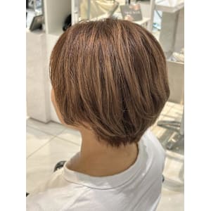 ハイトーンショートボブ
