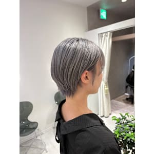 シルバーグレーハイトーンショートカットグレージュ
