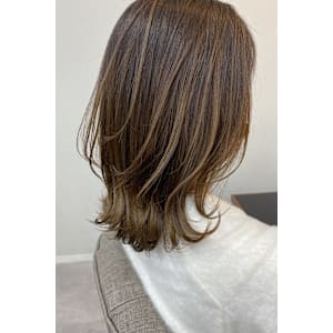 せめて髪だけでも涼し気に！ハイライトカラー・レイヤースタイル